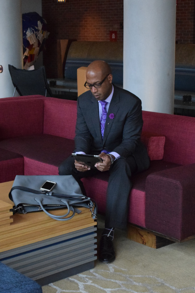 The DCFashion Fool working in the lobby of the Hotel Indigo