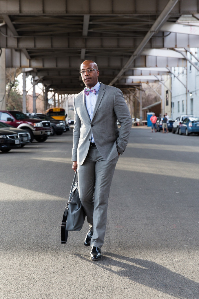 DCFashion fool spring in the street in gray suit