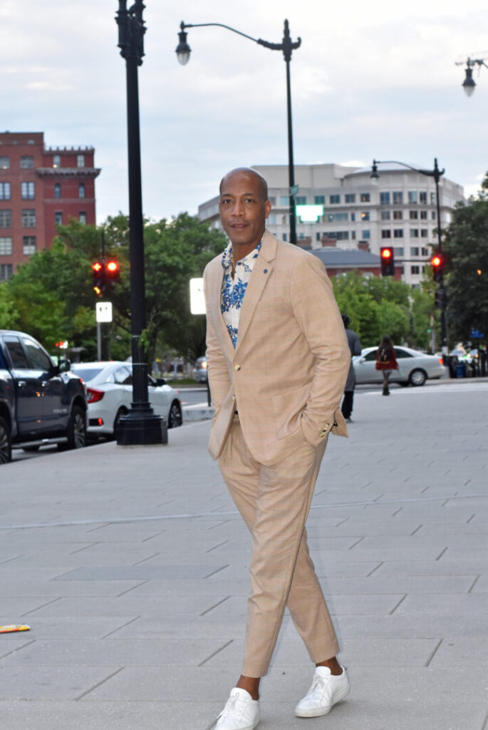 DCFashion Fool stands cross legged in Scotch and Soda