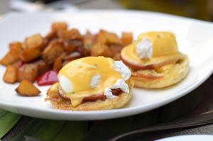 Eggs Benedict - Brunch in the Yard